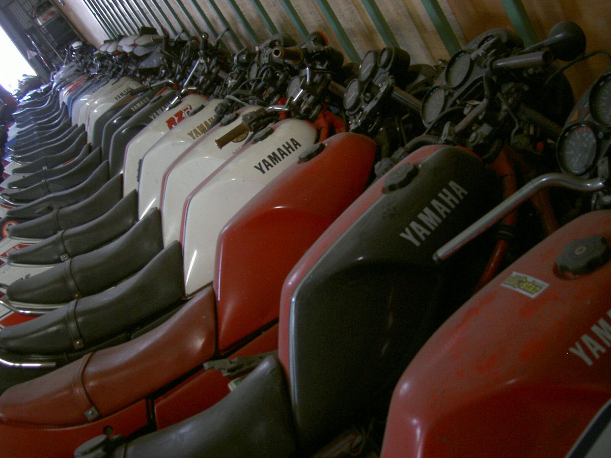 ってか、以前RZRを大量出品してた俺の中での伝説の人と同じ人物か!?Σ(゜ロ゜;)…!!!! 