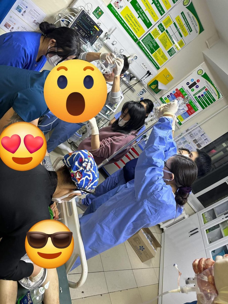 ГССҮТ шөнийн 03 цаг: 
Нэг хүний амь аврах багийн ажиллагаа
Дуудагдаад ирэхэд 🥲 
Хагалгаа дуусах дөхөж байхад зүрх зогссон, хүүхэн хараа өргөссөн.
гэхдээ амийг нь эрлэгийн элчээс булаагаад аваад ирсэн. бид чадсан. 
Цусны ДОНОР та бүхэнд баярлалаа 🥰
Энэ залуугийн судсаар ДОНОРЫН