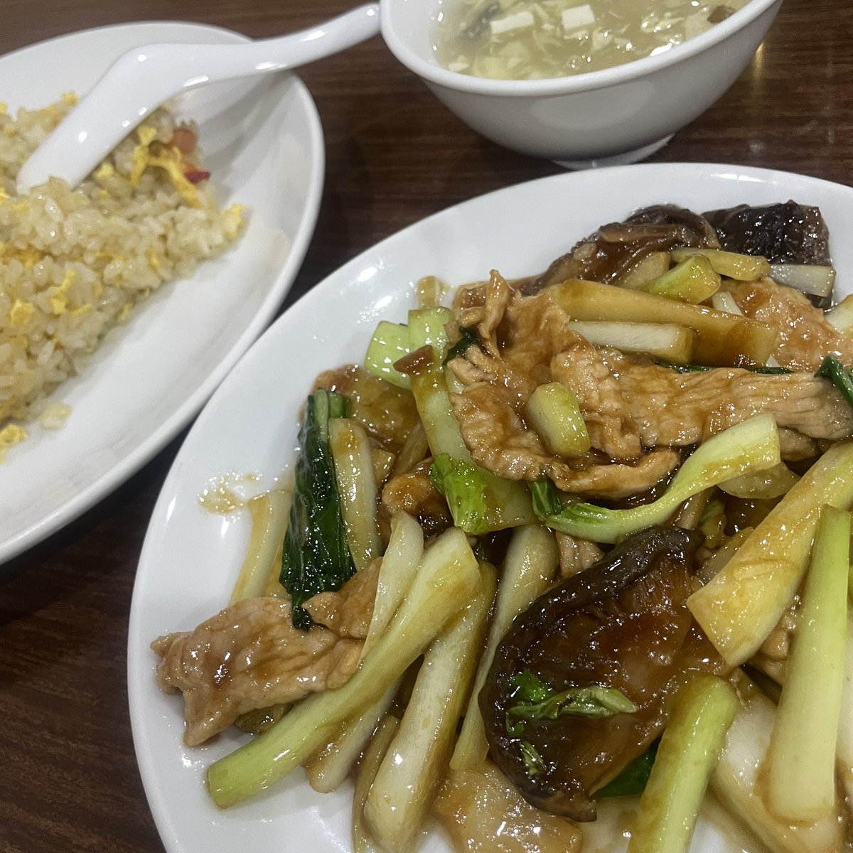 華林＠大井町なう、じゃなくて、あごう。豚肉と青菜&amp;炒飯。美味しいです。このセットは初めて。青菜のジクの部分がシャキシャキ。もう少し肉が欲しかったところ。