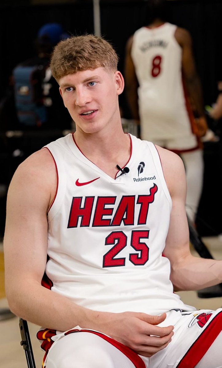 TheHoopCentral's tweet image. Kasparas Jakučionis tonight:

17 Points
6 Rebounds 
4 Assists 
5/8 3PM
36 Minutes