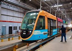 ATranvia's tweet image. NO a la eliminación del Premetro
SI a su modernización, como en todo el mundo.
Un ejemplo de HOY:
19.12.25 - Primer viaje en Test del nuevo Tranvía (VLT),
de Salvador, Bahía (BR)
Una nueva red de casi 50 Km de tranvías modernos.
Bravo, Bahía!
 youtube.com/watch?v=aYspNK…