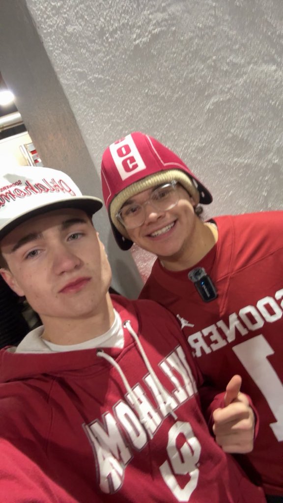 jackmontana_12's tweet image. got to meet the goat today @IcyVert #snapback