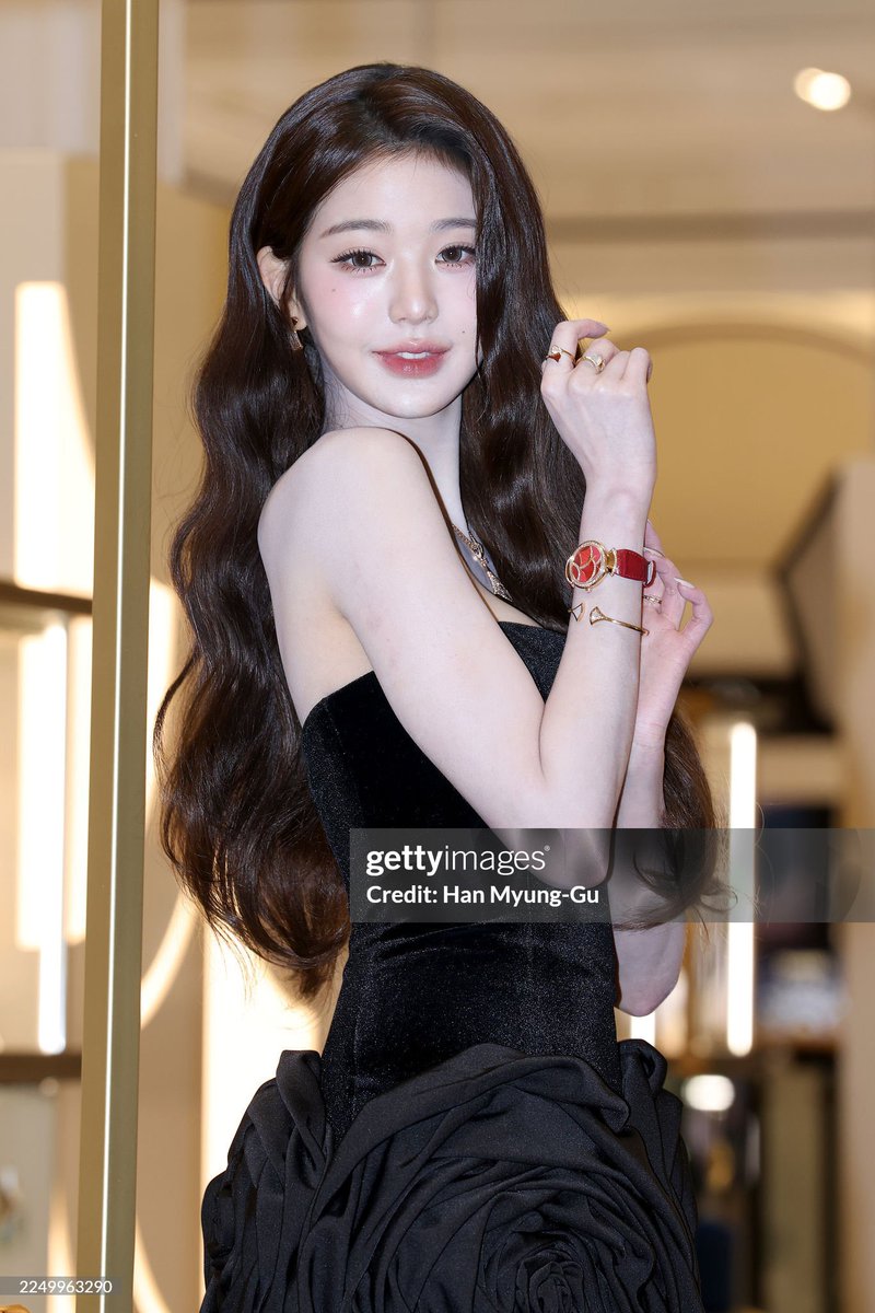 Nickelette_'s tweet image. Getting image more like wonyoung image