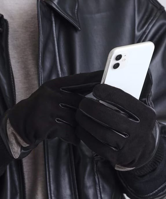 _tk1999's tweet image. クリスマス🎄前の最後の週末❗️
もう準備はできましたか？

これからの寒い時期におススメの手袋をご紹介🧤
付けたままでスマホ操作が可能なおしゃれグローブ

ギフトにいかがですか？
SHOPではギフトラッピング無料です。
ご来店お待ちしています😌

詳しくはコチラ↓
store.world.co.jp/s/brand/tk/blo…