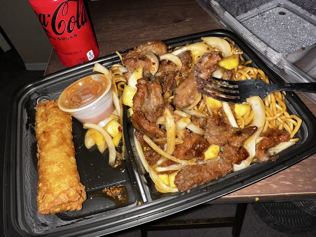 ShonaCleary's tweet photo. Ordered in P.F. Chang’s. Happy Friday night 🤤 https://t.co/M1apK8MrER