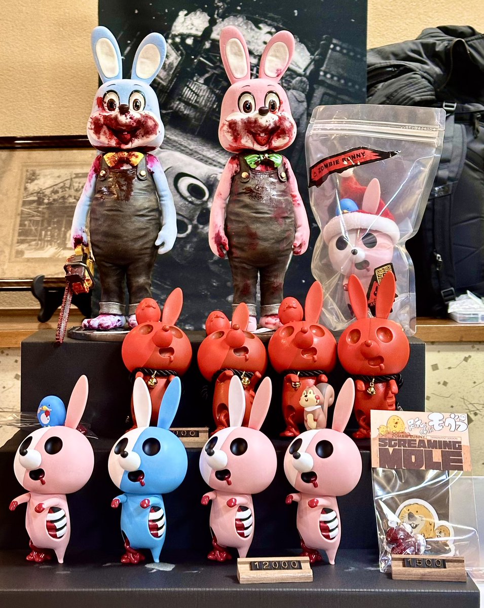 ₊˚⊹ アーティストベア　小さなうさぎさん　　バニー　‧₊˚ ゾンビバニー 塗装済み #ソフビ として鋭意制作中！ 手に持った時の