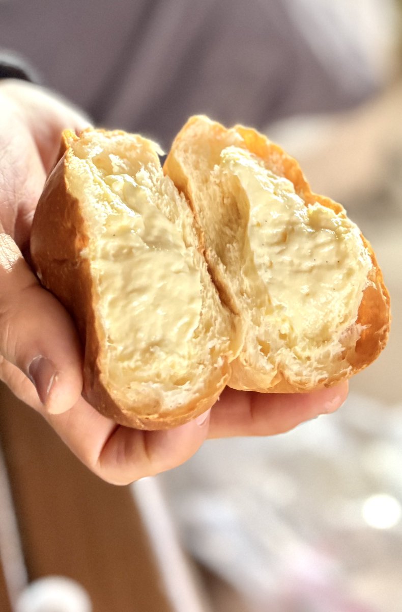 南海なんば駅のパン屋で買った「とろ〜りクリームパン」がびっくりする