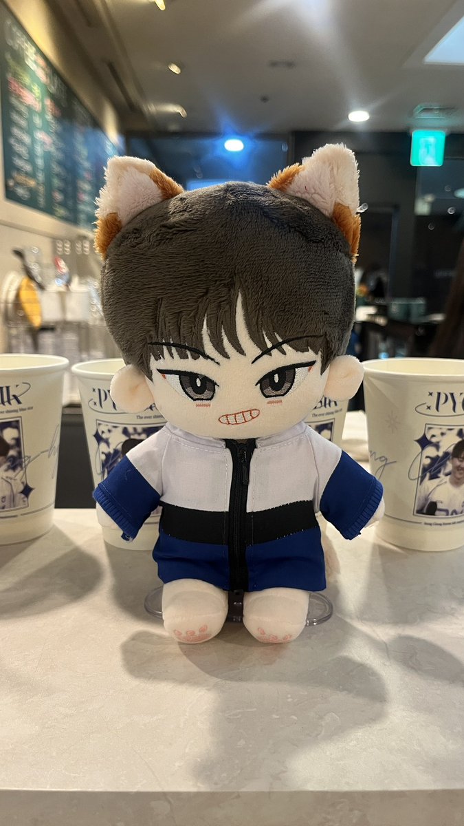 표식 데뷔 6주년 카페 : SIRIUS tweet media