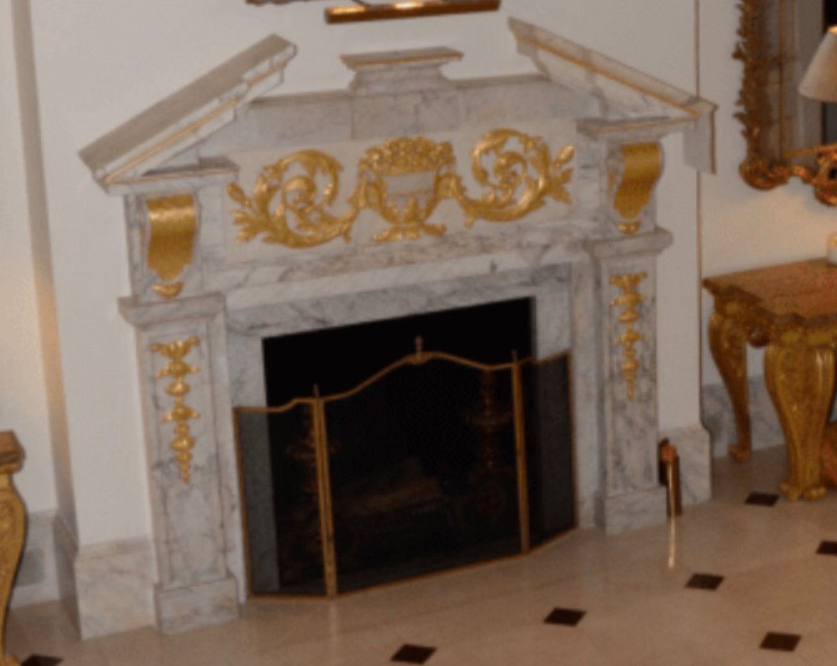 JoJoFromJerz's tweet image. I’m sure it’s purely coincidental that Trump turned the Oval Office fireplace into a replica of Jeffrey Epstein’s, right?