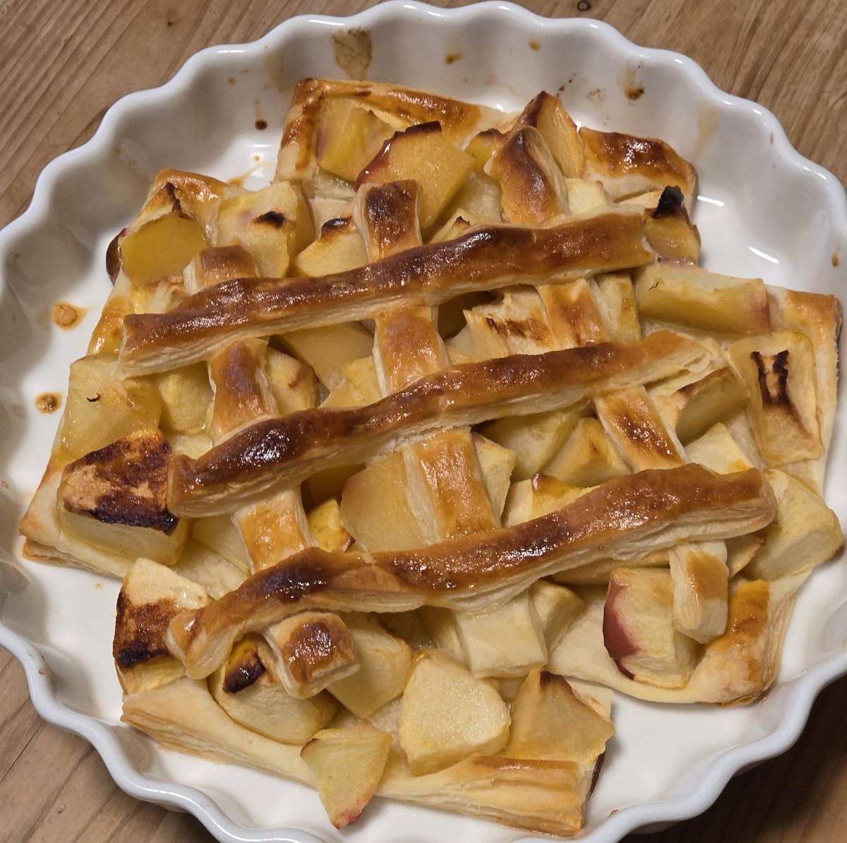 生まれて初めてアップルパイを作った。オーブントースターで焼いた