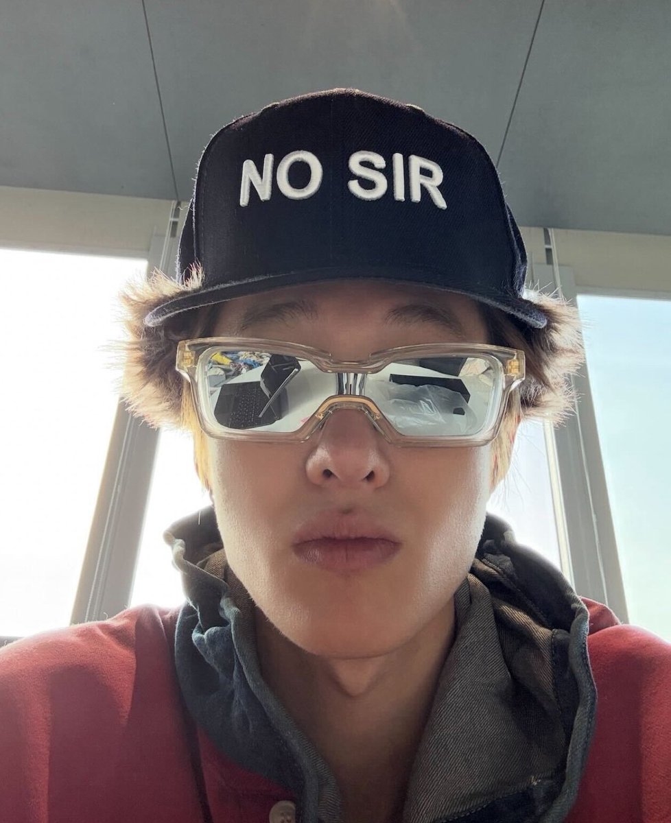 cortisrecords's tweet photo. this might be the whitest martin selfie ever i gasped 😭😭😭😭 https://t.co/pRvc1Gy0c2