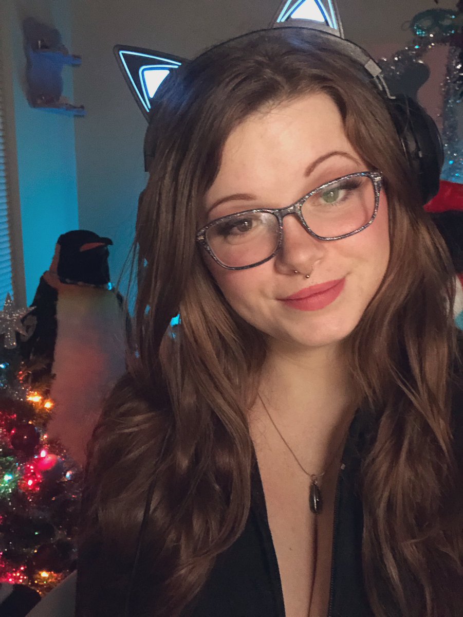 bbynanners's tweet image. Live, eating then playing CS2
Grab your Friday drink and come hangs 💕🥰

twitch.tv/bbynanners 

#counterstrike #gamergirl #tec9 #twitchstreaming #twistedtea