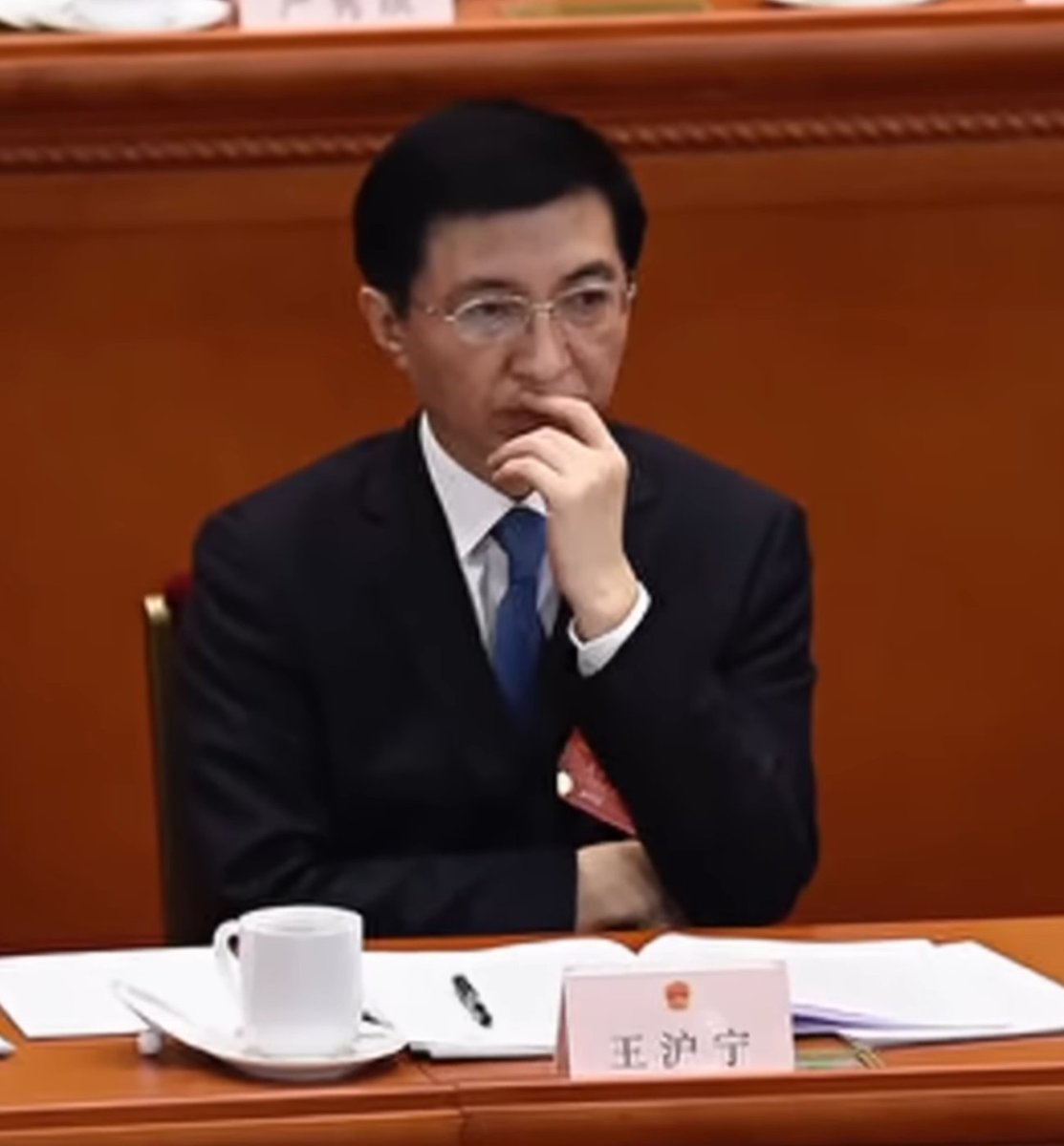 zhao_dashuai's tweet image. In 1988, a young scholar from China visited the US, 30 years later, he would become the 4th most highly ranked politician in China.📜

Wang Huning, visited over 30 US cities, over 20 institutions, think tanks and universities.

He visited the US at its zenith, instead of the…