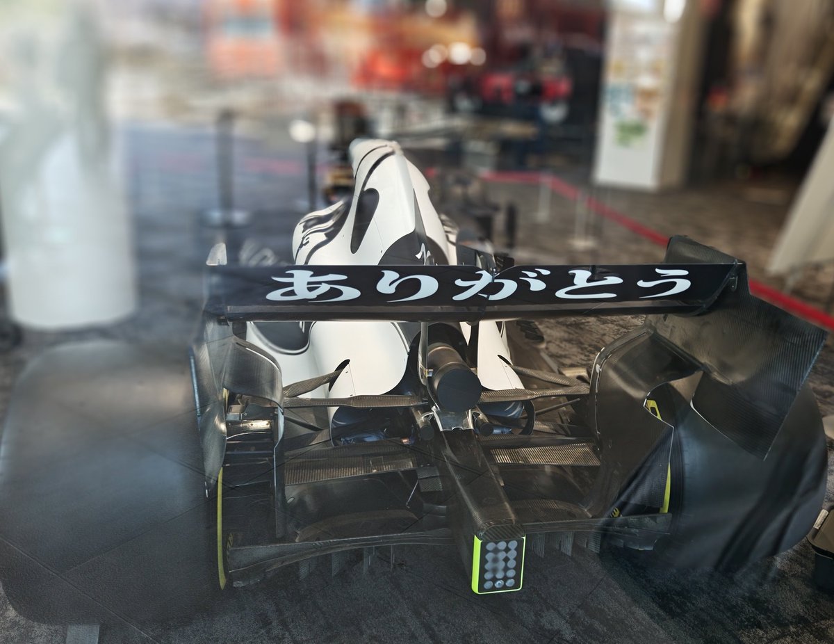 京都鉄道博物館にて
F1マシンの追加展示
スクーデリアアルファタウリAT02
22番　角田裕毅
リアウィングは「ありがとう」