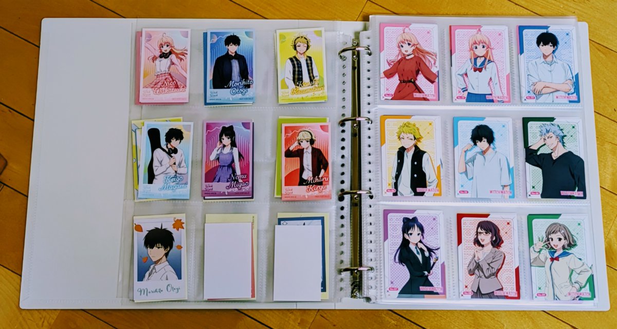 ステッカー、トレカ、ポストカードにクリアファイル。 サイズごとに一