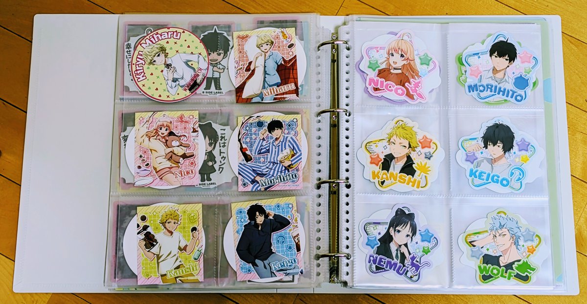 ステッカー、トレカ、ポストカードにクリアファイル。 サイズごとに一