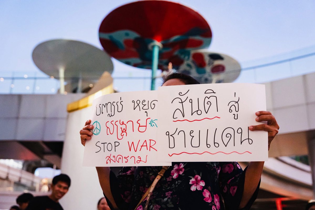 thalugazzz's tweet photo. Music for Peace on the Thai-Cambodian Border
Shared the power of hope through poetry readings, live music, peace declarations, and a symbolic ‘Light for Peace’ ceremony.
December 19, 2025
📸 ไข่แมวชีส
#NoWarThaiCambodia #PeaceToTheBorder
#សន្តិភាពដល់ព្រំដែន https://t.co/Bc5gcM9Cvu