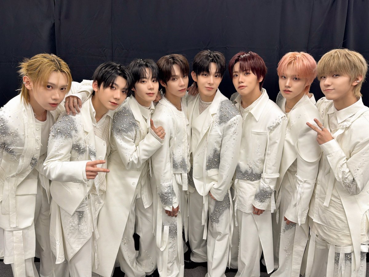 fnfent_official's tweet image. [📰] 아홉, ‘가요대축제’ 스페셜 커버⋯완전체 무대 선사

🔗 naver.me/FlcMPxQ0

#AHOF #아홉
#가요대축제