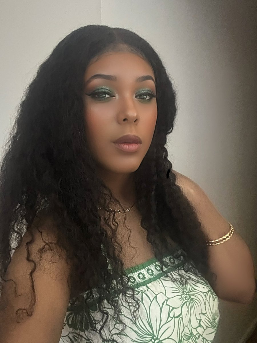 goddess4ever1's tweet image. Festive green sparks, step by step ✨💚 Tutorial up! youtu.be/v88DtIeUK4A?si… 

#MakeupTutorial
#FestiveMakeup
#GreenEyeMakeup 
#SparklyEyes
#YouTubeTutorial
#MakeupInspo