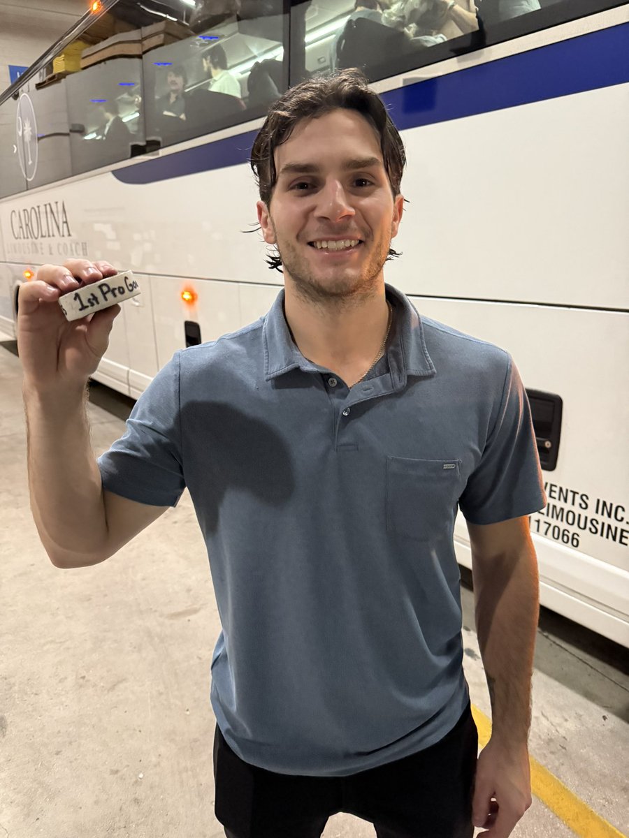 SCStingrays's tweet image. Congratulations to rookie Nolan Krenzen for scoring his first professional goal tonight 🎉

#SCStingrays | #RaysIt