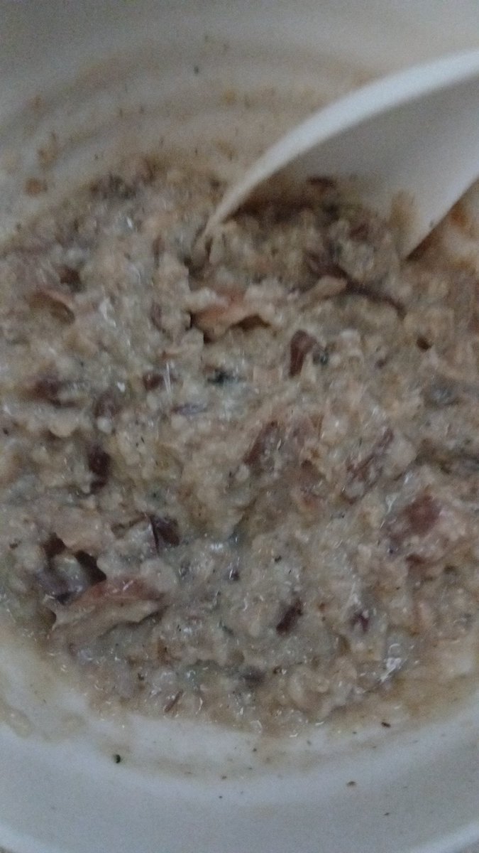 loopy0401's tweet image. 最近の朝御飯によく登場するサバ缶オートミール　見た目ぐちゃぐちゃだけど美味しく食べれる　120円ぐらい
#オートミール　#ケンモメシ