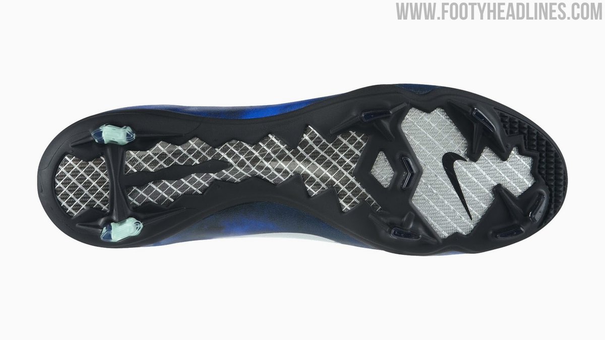 Footy_Headlines's tweet image. 🌌 Nike Mercurial 'The Galaxy' CR7 Signature Boots - 2013
