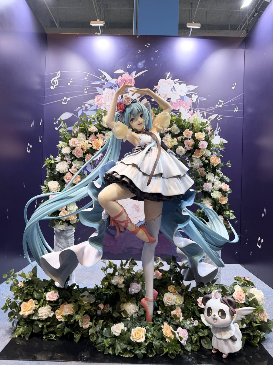 kiyo3555's tweet photo. 等身大ミクさんたち！ #MIKUWITHYOU2025 https://t.co/Z2UdAM3Pi4