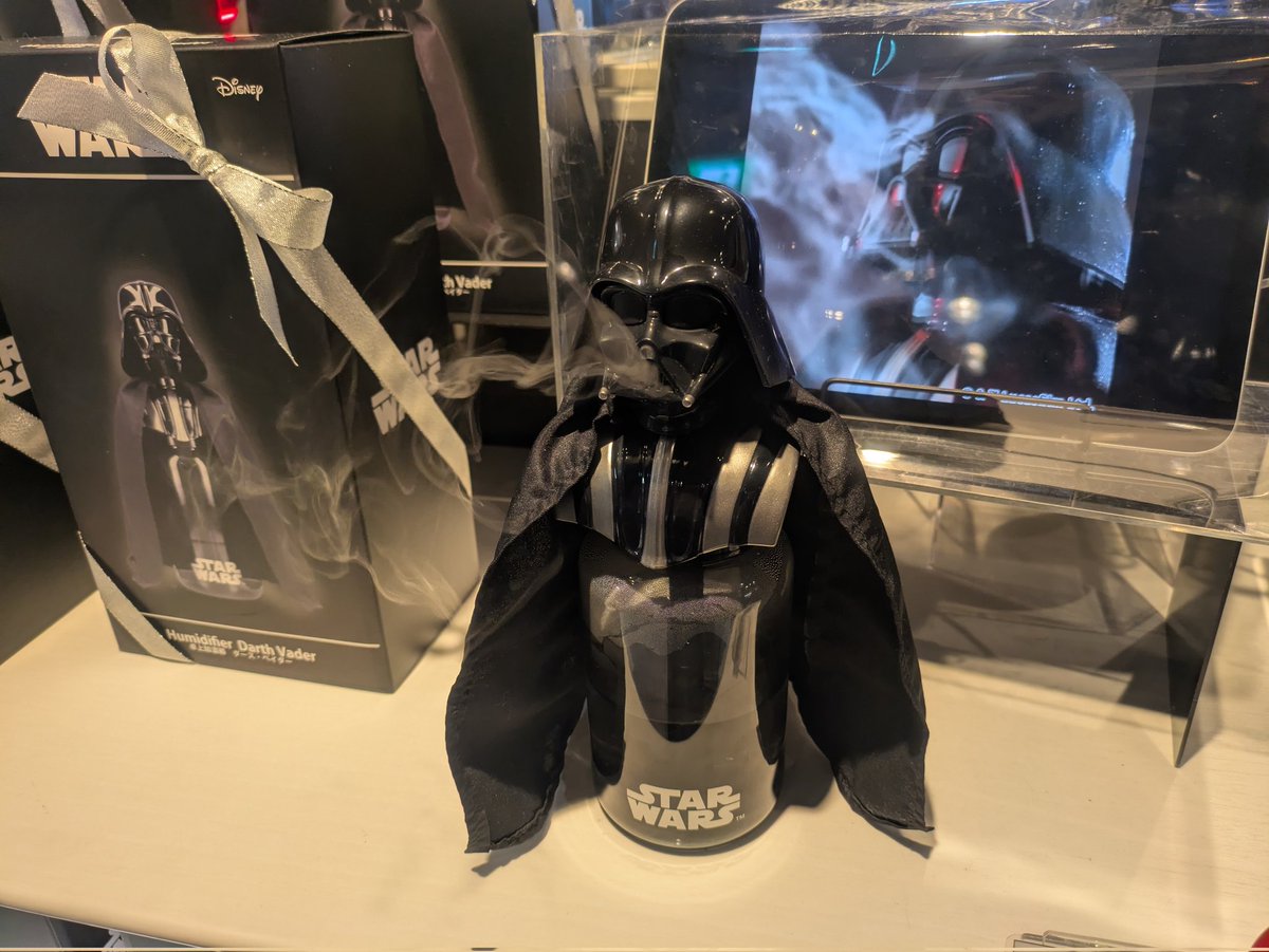 スターウォーズショップ 新製品のダースベイダー加湿器とBANDAI製じゃ