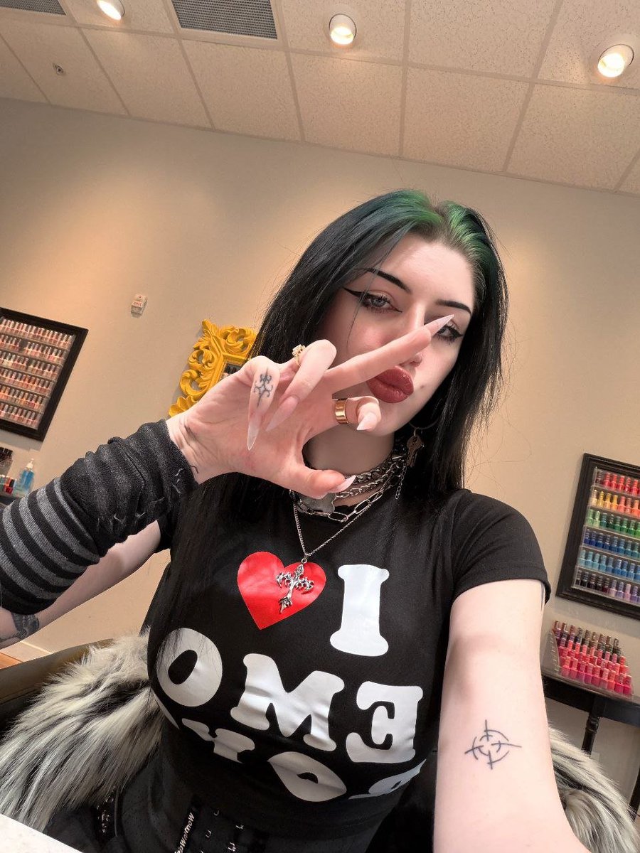 rayshadowcode66's tweet image. Confidence looks good on me