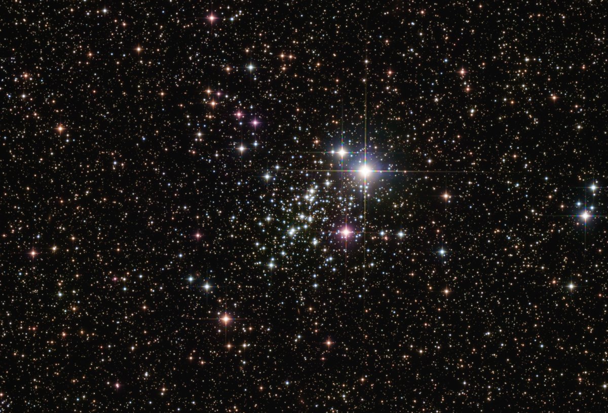 カシオペヤ座にあるET星団（NGC457）です。
ETに見えるかな？
ぴかっと光っている2つの星が目となります。
ETに見える？！ちょっと斜めになっています。
#et星団 #ngc457