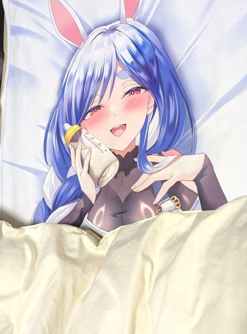 「お布団暖めておきましたよ～」
ぺこママ抱き枕色校が着弾しましたッッッ 