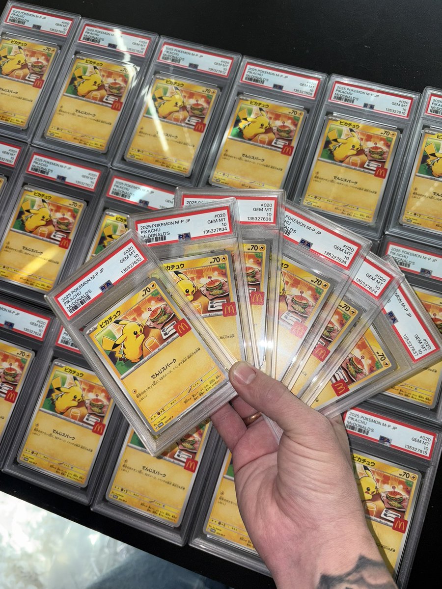 Ladies &amp; gents 

5 random people are going to get a free Burgerchu PSA 10 when ordering from us now between Christmas 

I will do a spin wheel on the orders! Best of luck!

dotscardshop.com