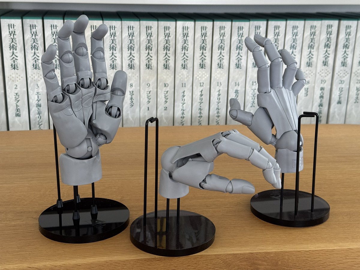 コトブキヤさんの男性ハンドモデル（左端）の一般販売分が届きました。