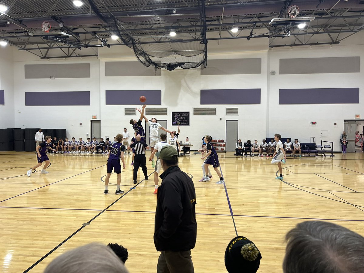 robrash's tweet image. Great night of 🏀! JV picks up a 2-point W and Varsity battled but came up 3-points short. @TBHS_Boys_Hoops is trending in the right direction 📈