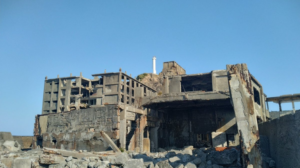 12月20日(土)晴れ

午前便、上陸できました🙌🏻

夜中からの雨は止み、青空が広がる中でのクルーズでした☀️
体感温度はこの時期にしては高く、冬物だと少し暑かったかもしれません💦
寒暖差で体調を崩さないようお気をつけください！🙇

#軍艦島  #軍艦島クルーズ  #端島 
 #高島  #世界遺産  #長崎観光