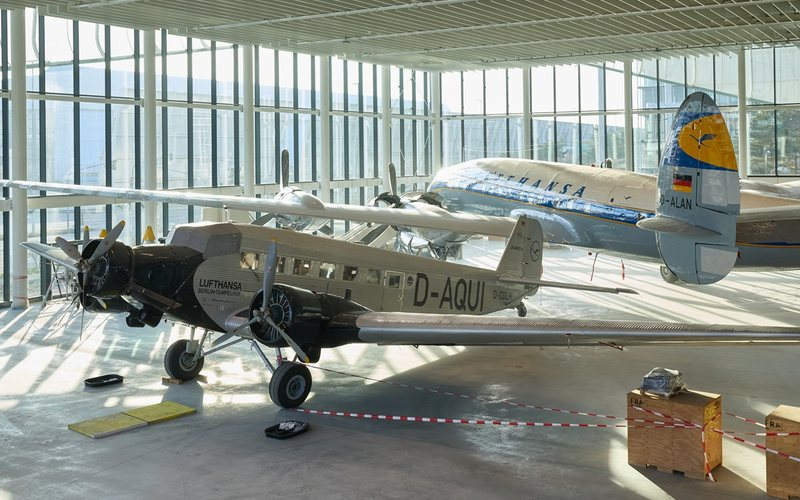 sentandoapua's tweet photo. Restauração de aviões históricos da Lufthansa é concluída - Aeromagazine - https://t.co/hlduerCEEE
#aviação #historia #transporte #Ju52 #Alemanha #Lufthansa #L1649A https://t.co/Lnv4K0pKn7