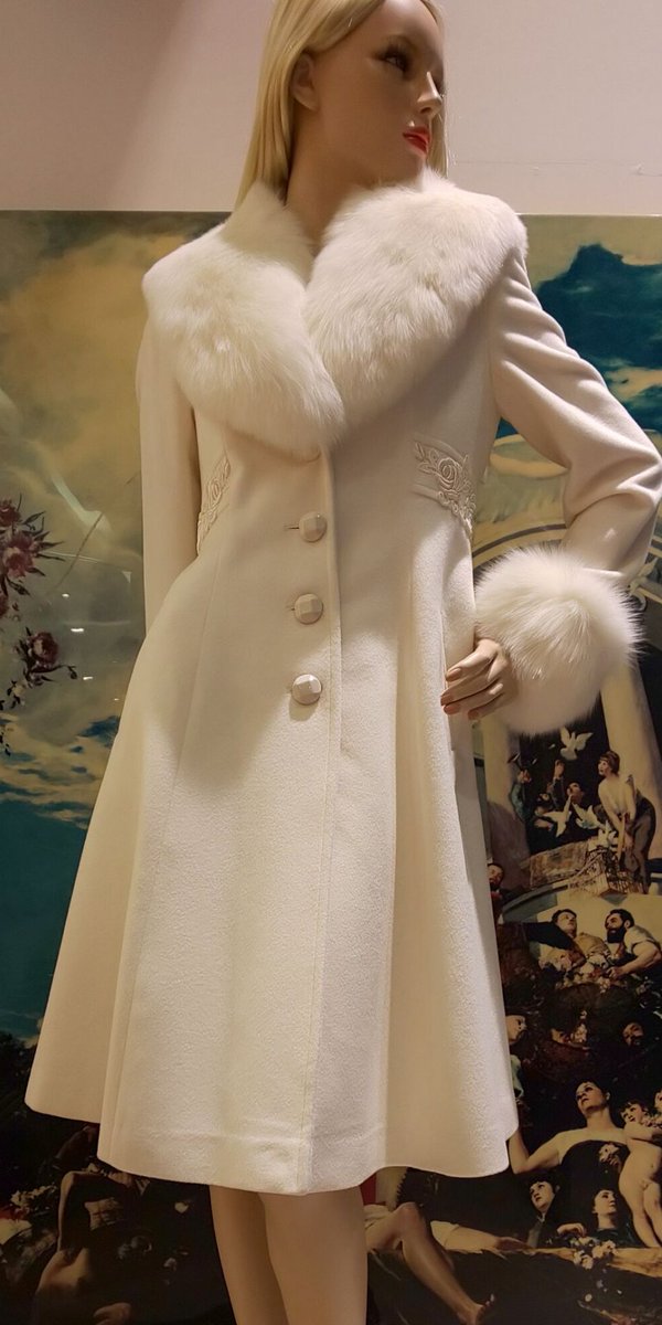 有難うございます❤本日売れています❣ VIPコート白・ピンク70％OFF