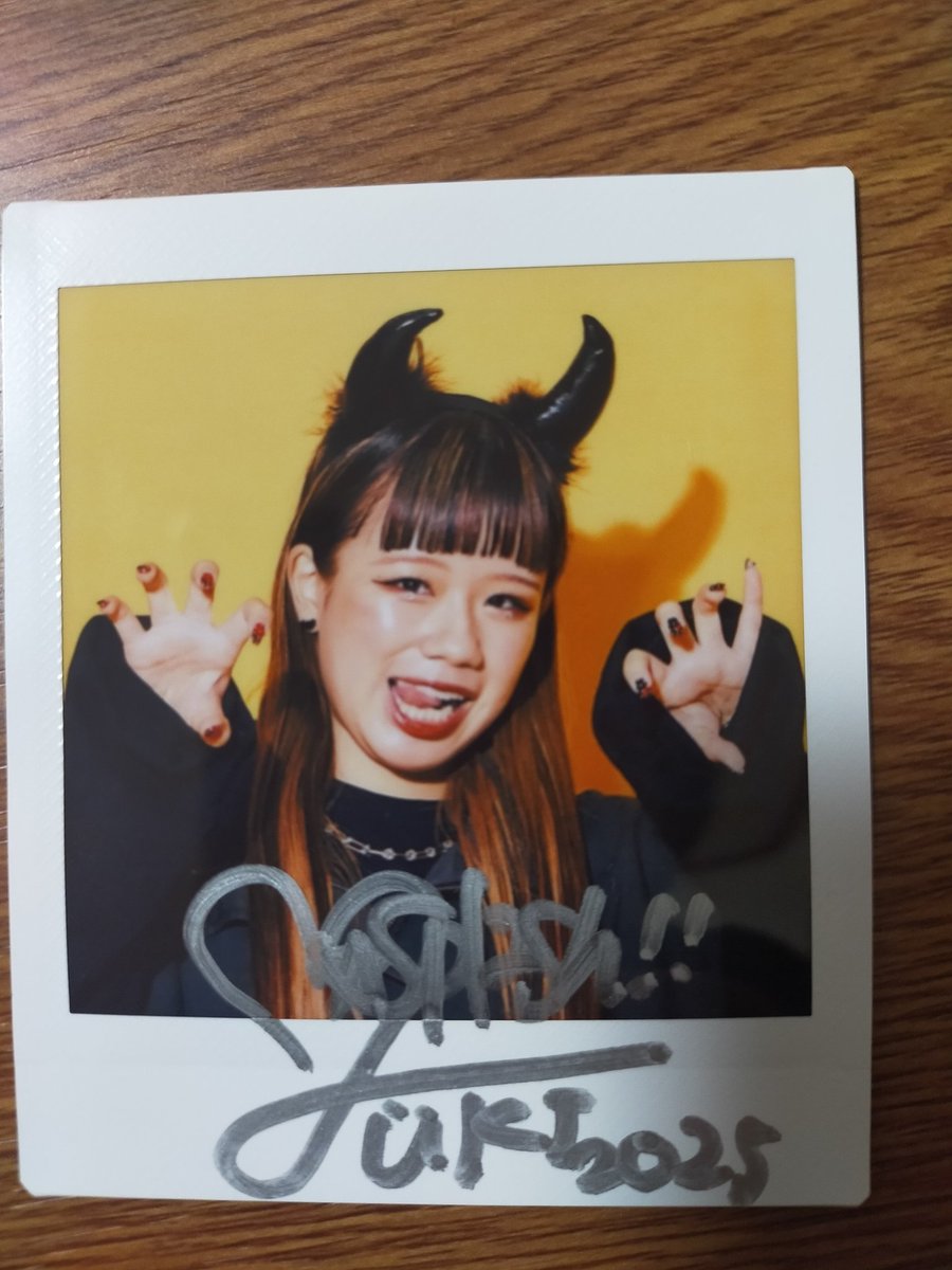 オンラインストアで買ったら当たった🎊 サインあるよ‼️ シークレット