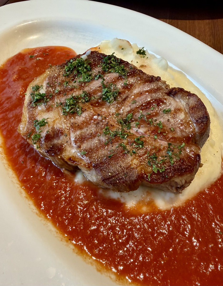 uenokuromon's tweet photo. 東上野のランビアンスドゥース、豚肩ロースグリエはもちろんのこと鶏モモ肉ソテーもめっちゃ美味しかった…香ばしいパリパリの皮とシードルのクリームソースがヤバいくらい相性抜群でやはりここのシェフは天才だ… https://t.co/A7QcLYSUAi