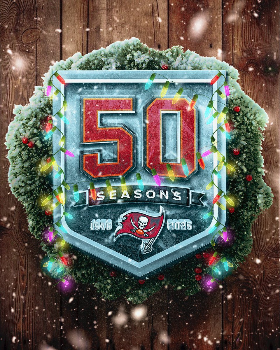Buccaneers's tweet image. Happy holidays, Krewe! 🙏🎁