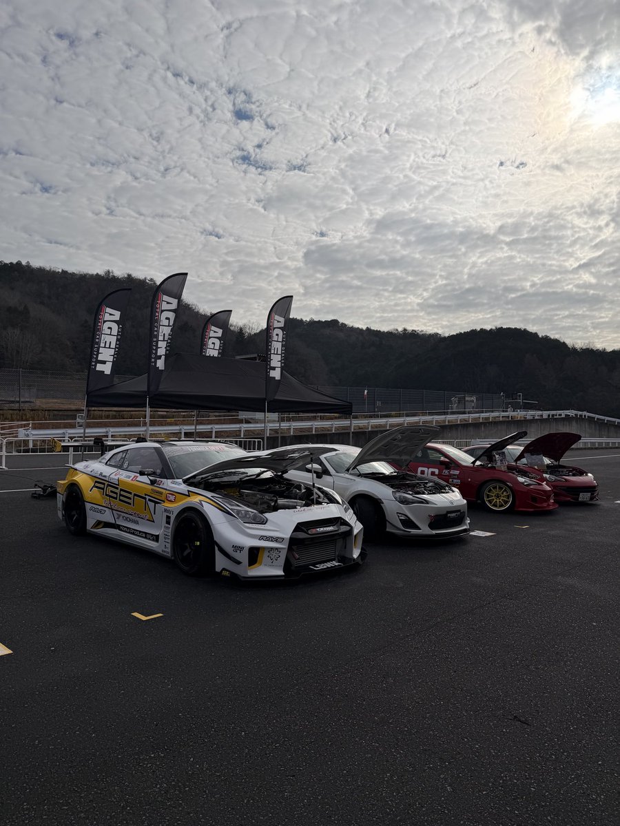 AutoDealerAGENT's tweet photo. 岡山国際サーキットで開催🏁
オートメッセリアル2025にブース出展
86ドリフト号とR35
#オートメッセリアル https://t.co/WhU7JUmfaC