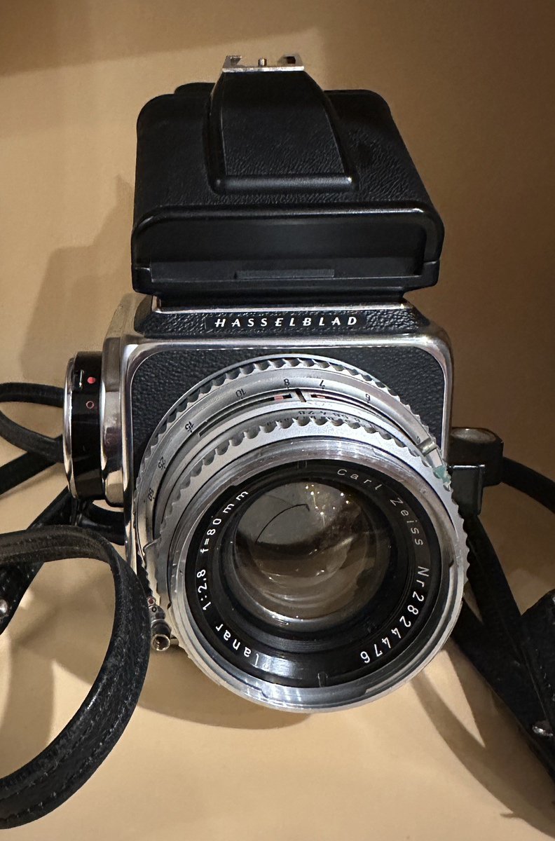 Hasselblad 500CM  80mm F2.8 Planar Lens A12 filmback with Has Prism Sweden  
🔗 ebay.com/itm/1169275325…  
 #ad