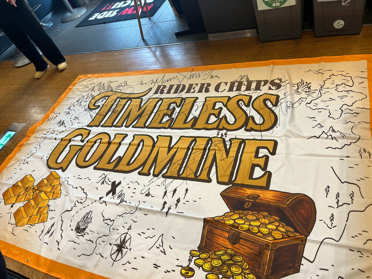 クリスマスライブなので、ツアーで使ってたバックドロップもプレゼント