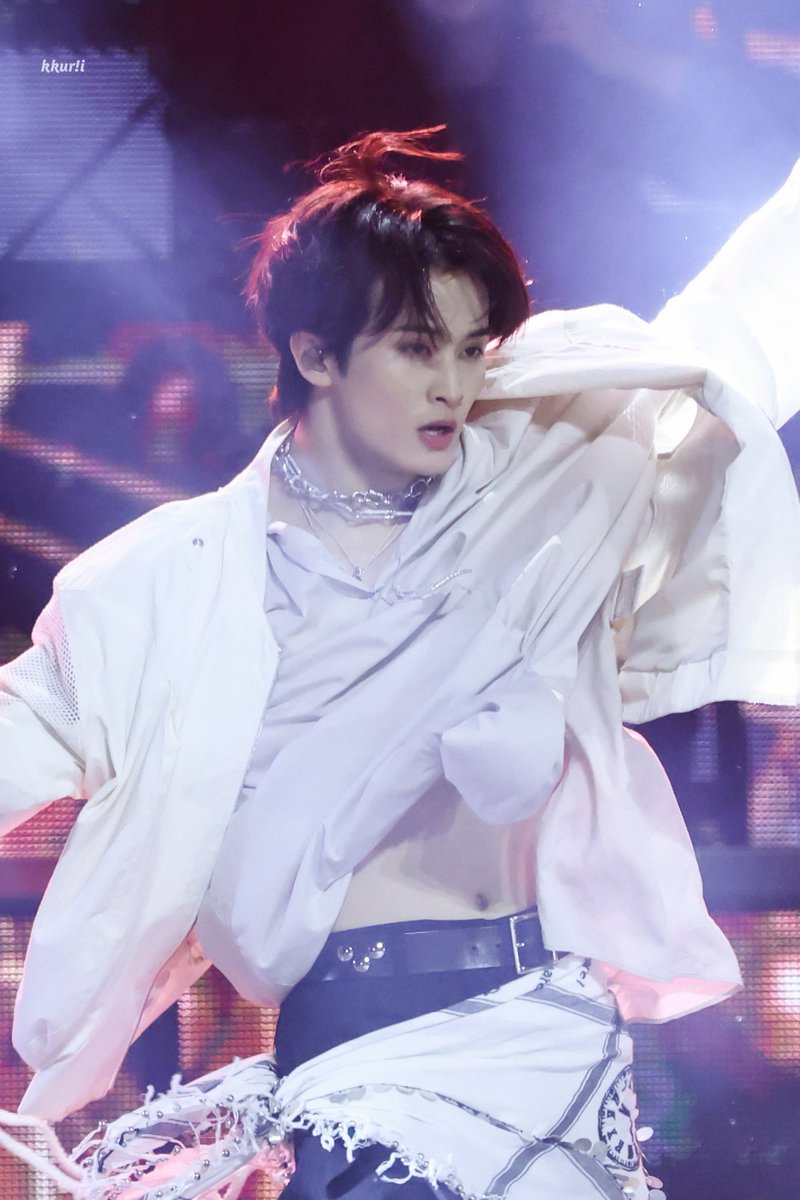 makkuriimarkky's tweet image. 251219 가요대축제

 어라..

#MARK #NCTDREAM #마크 #マー