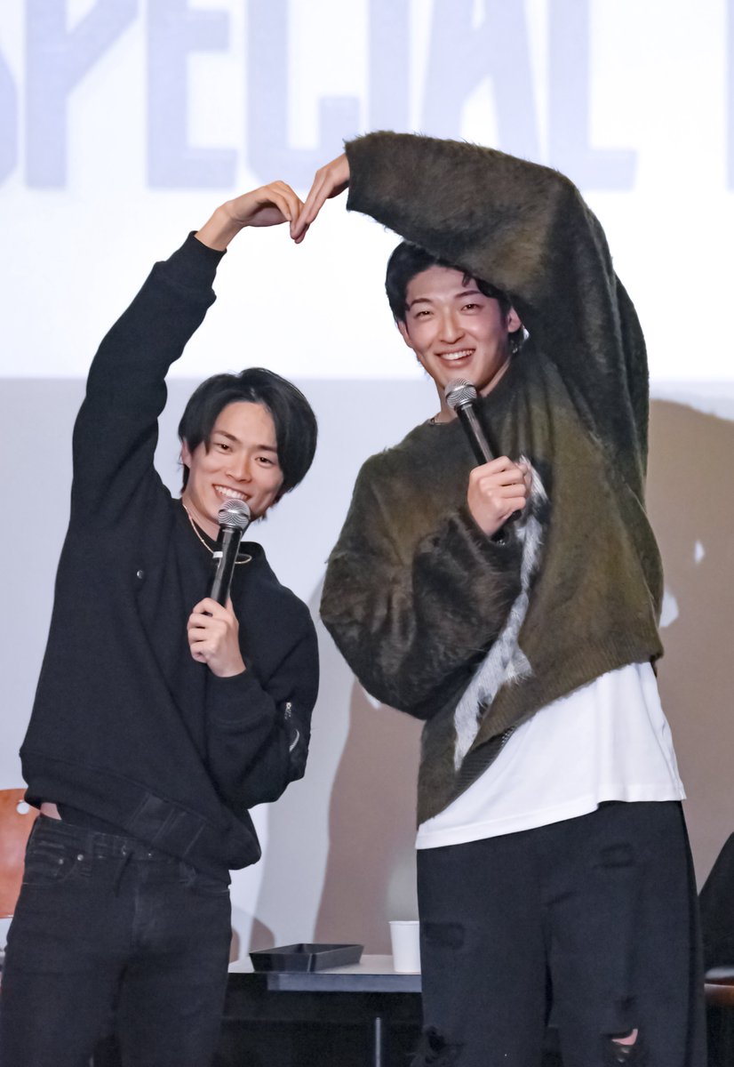 skyfishgir1's tweet photo. お台場トークショー撮可タイムの山岡くんと颯一郎くん詰め
20251219 https://t.co/XCtlj5TgV6