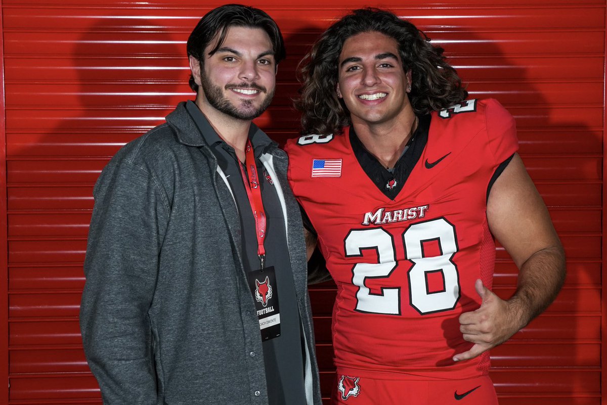 Had a great time on an absolutely phenomenal visit to Marist University today! Huge thank you to <a href="/CoachMWillis/">Mike Willis</a> <a href="/CoachDiMonte/">Vince DiMonte</a> <a href="/TheCoachHo/">Michael HORAN</a> for having us! I love it here; go red foxes!