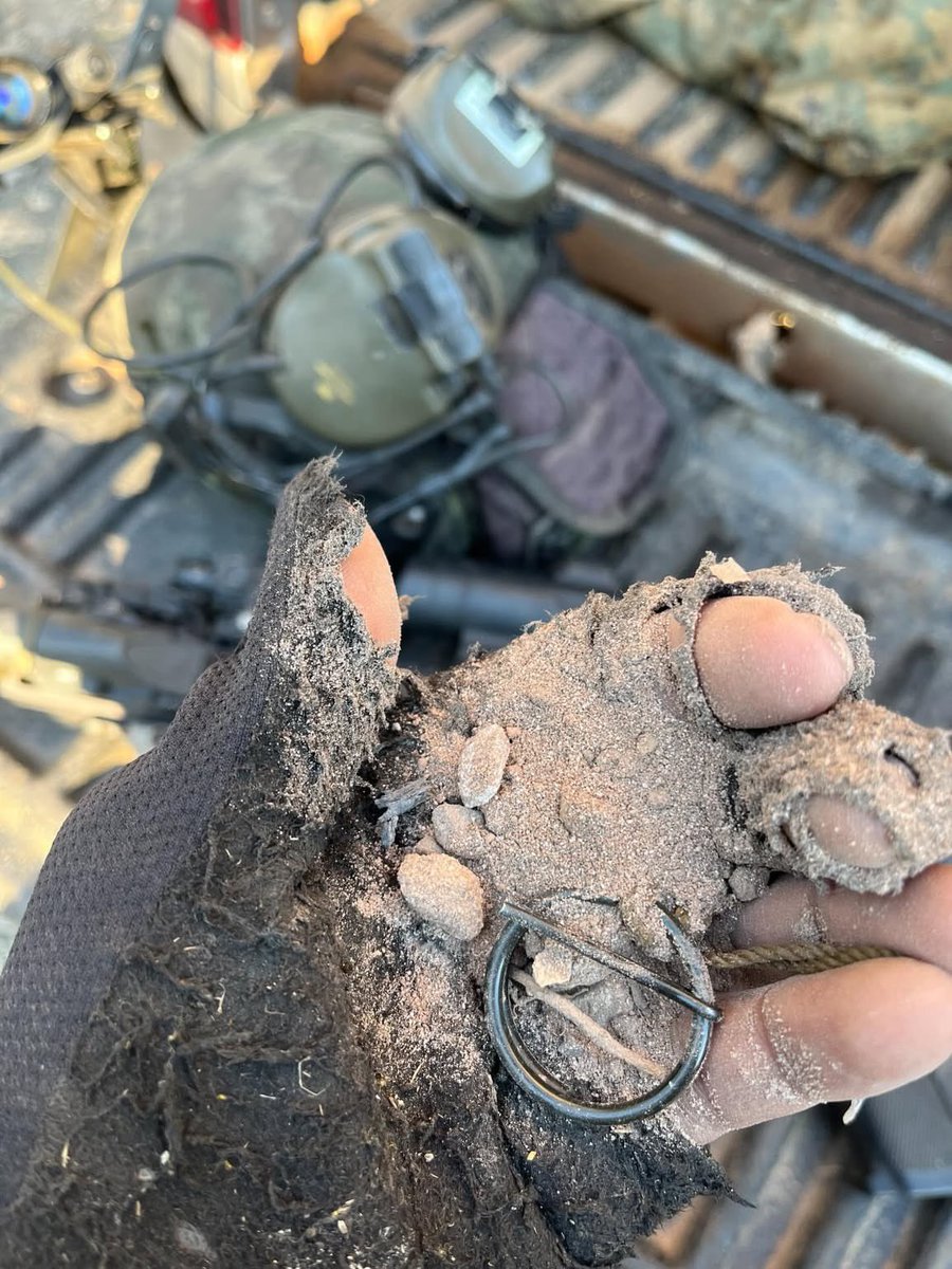 Bossanova2545's tweet image. จากใจทหารแนวหน้า🇹🇭🇹🇭
.
“กว่าจะได้แผนดินตรงนี้ต้องเสียพี่น้องร่วมรบถึง 6 คนและต้องเสียขาถึง 2 คน คำพูดที่ว่ากว่าจะได้แผ่นดินแต่ละตารางนิ้วต้องแลกมาด้วยเลือดเนื้อมันไม่เกินจริงเลย”

#เนิน350