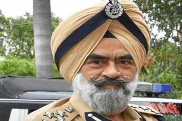 JagbaniOnline's tweet photo. ਸੁਪਰੀਮ ਕੋਰਟ ਨੇ ਪੰਜਾਬ ਪੁਲਸ ਦੇ ਮੁਅੱਤਲ DIG ਹਰਚਰਨ ਸਿੰਘ ਭੁੱਲਰ ਵੱਲੋਂ ਦਾਇਰ ਉਸ ਪਟੀਸ਼ਨ ਨੂੰ ਸ਼ੁੱਕਰਵਾਰ ਰੱਦ ਕਰ ਦਿੱਤਾ, ਜਿਸ ’ਚ ਉਨ੍ਹਾਂ ਵਿਰੁੱਧ ਆਮਦਨ ਤੋਂ ਵੱਧ ਜਾਇਦਾਦ ਦੇ ਮਾਮਲੇ ’ਚ ਦਰਜ 2 ਐਫ. ਆਈ. ਆਰਜ਼. ਦੀ ਸੀ.ਬੀ.ਆਈ. ਜਾਂਚ ’ਤੇ ਰੋਕ ਲਾਉਣ ਦੀ ਮੰਗ ਕੀਤੀ ਗਈ ਸੀ।
#CBIinvestigation #notstop #suspendedDIGBhullar https://t.co/1oWh5fow7P