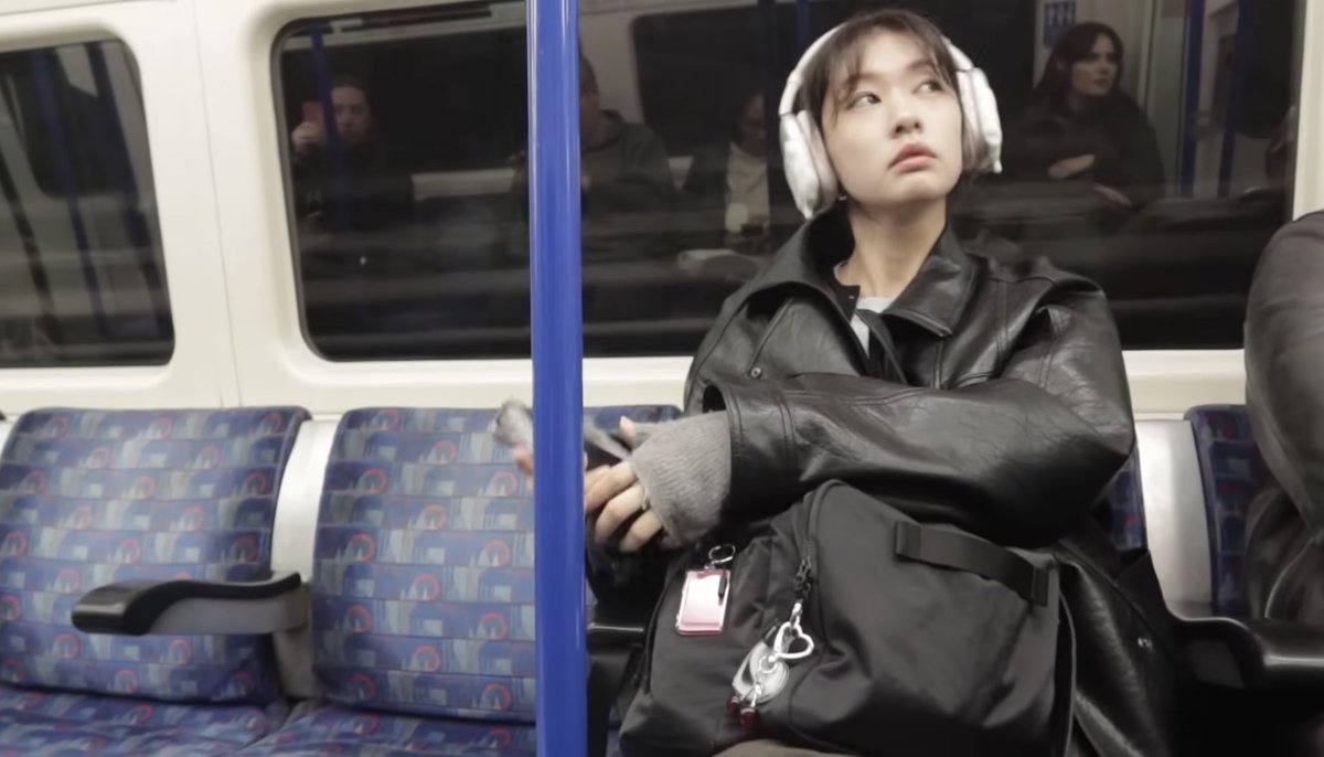 PrettySominFan's tweet photo. Somin’s vlog is here!👏👍💜🥰

그래도 날 막을 순 없다 (But you can't stop me.)
➡️ https://t.co/ptxKEyhJA3 via @YouTube 

‘I've collected some truly peaceful and tranquil moments from Primrose Hill, London :)
I hope you enjoy it, and everyone~
Merry Christmas’
#JungSoMin #정소민 https://t.co/nVZYrob66J