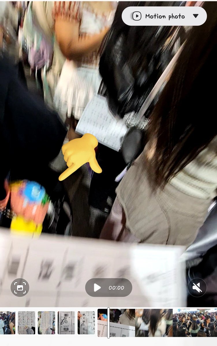 GhostShipBL's tweet photo. This is unfair @GMMTV @GmmtvShop some fans cut in front of us and since we didnt speak Thai, the #GMMTV staff rule us that we are in the wrong. And threatening to kick us out. I even shown proof of who I stood behind. That didn’t justify. Do better, this is discrimination! 😡 https://t.co/ukHYG1RBUa